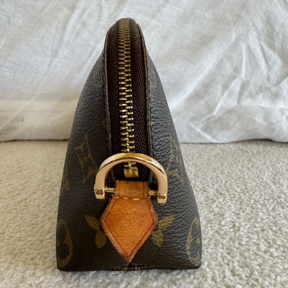 Louis Vuitton Cosmetic Pouch - Picture 3 of 11
